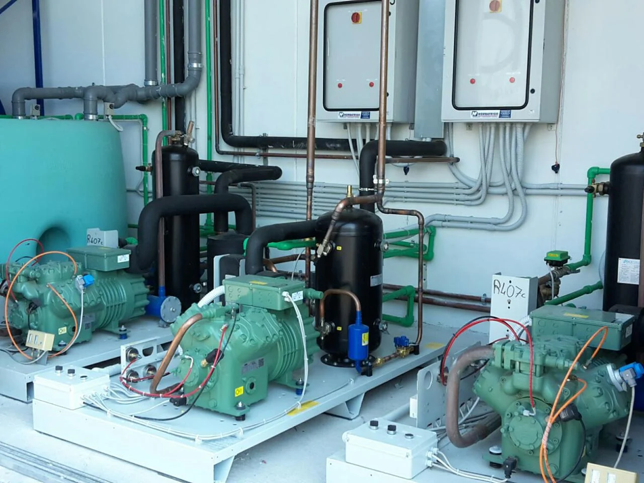 gruppo compressori industriali per industria ortofrutticola installato dalla Norbafrigo